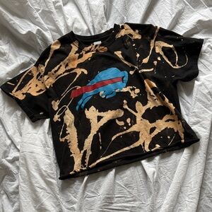 Gildan cropped tee with tan splatter & buffalo bills logo
